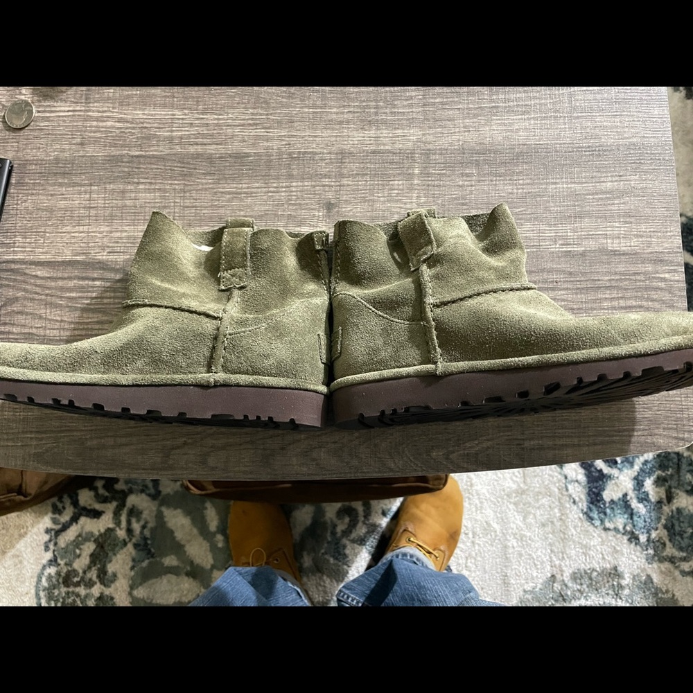 UGGs Boots - Picture 9 of 9